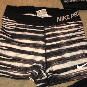 Nike pro shorts Size Medium. Worn twice